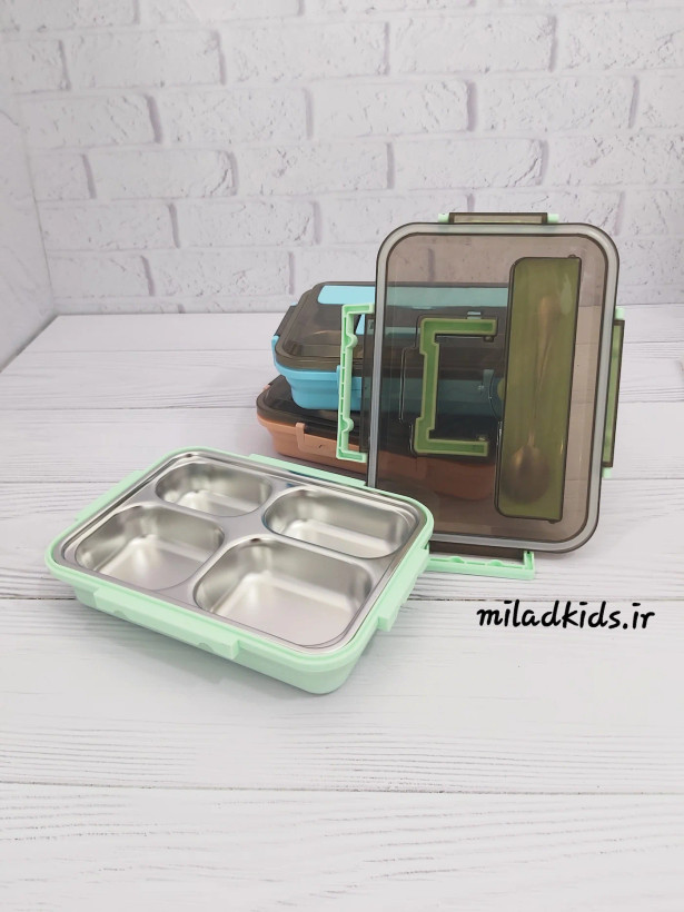 ظرف غذای چهار قسمتی داخل استیل با درب باز شده واشر دار به رنگ سبز