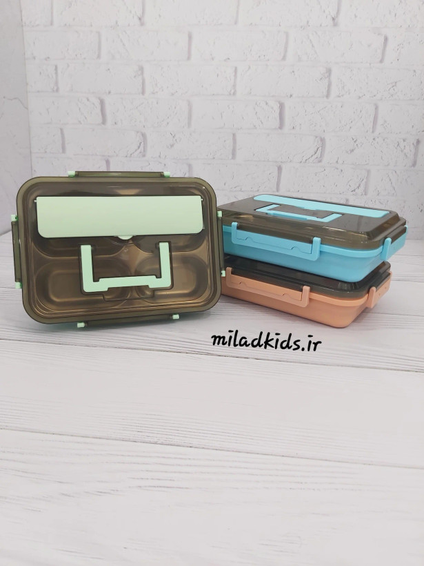 ظرف غذای چهار قسمتی داخل استیل نمای روبروی رنگ سبز