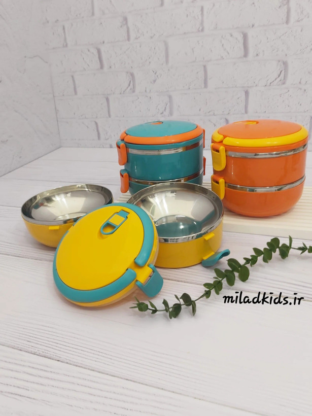 ظرف غذای دوطبقه داخل استیل رنگ زرد هر دو طبقه باز شده