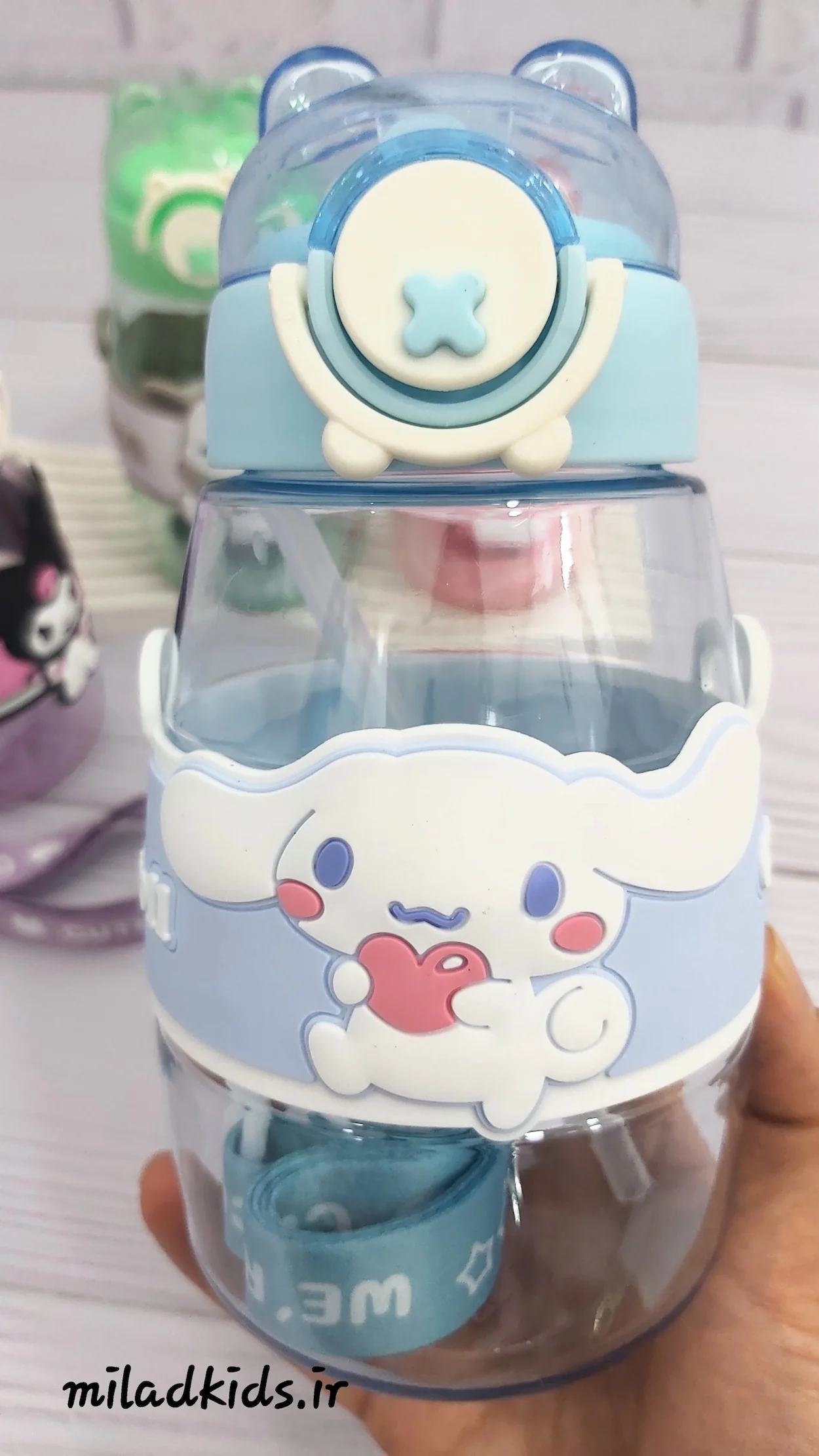 قمقمه دور سیلیکونی نی دار طرح سینامورول نمای روبرو