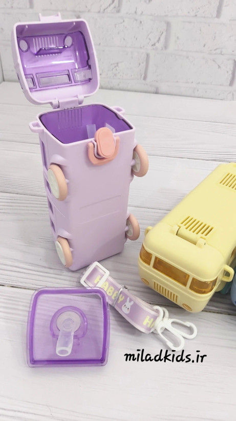 قمقمه فانتزی کودک اتوبوسی نی دار حجم 500ml رنگ یاسی درب چفتی واشر دار باز شده و نی نوش سیلیکونی