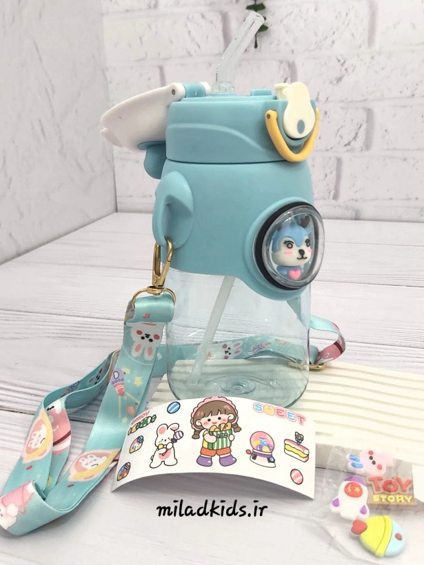 قمقمه خرگوشی نی دار حجم 500 میلی لیتر رنگ آبی درب باز نی نوش سیلیکونی همراه با پیکسل و یک ورقه استیکر چسبی