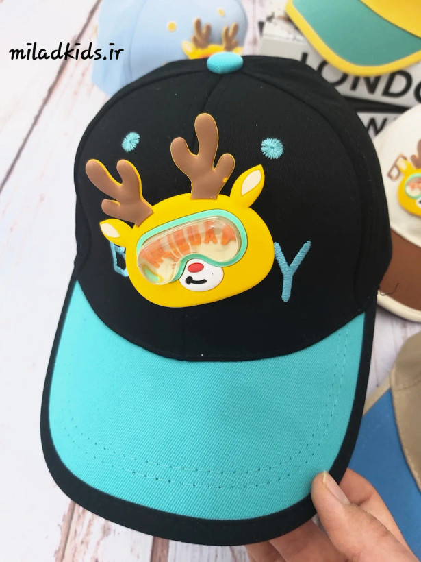 کلاه بیسبالی بچگانه با عروسک گوزنی متحرک برجسته رنگ مشکی-سبزآبی