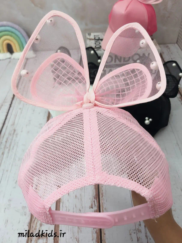 نمای پشت کلاه بیسبالی دخترانه پاپیونی پشت کاملا توری رنگ صورتی کم رنگ