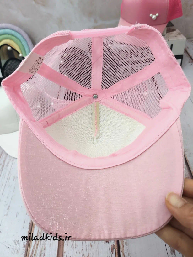 سطح داخلی کلاه نقابدار شش ترک دخترانه پاپیونی پشت توری رنگ صورتی کمرنگ