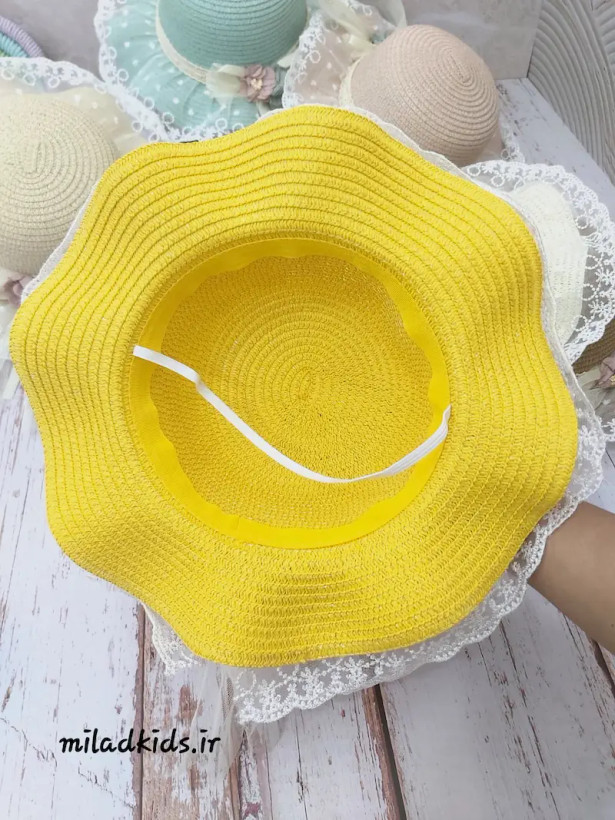 سطح داخلی کلاه لبه دار ساحلی دخترانه کنفی توری همراه با کش