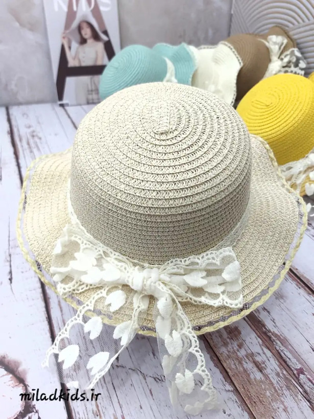 کلاه لبه دار ساحلی دخترانه وارداتی با پاپیون توری رنگ کرم روشن