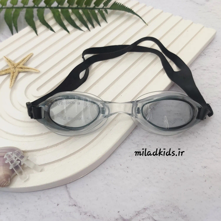 عینک شنا ضدمه و محافظ UV مدل AK-3600 رنگ مشکی با گوش گیر