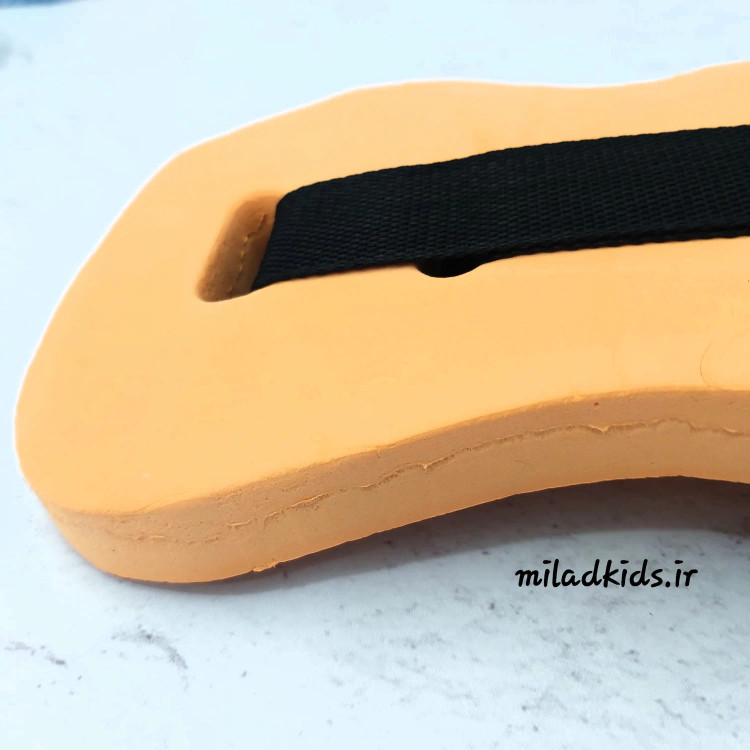 نمای نزدیک کمربند شنا از جنس فوم