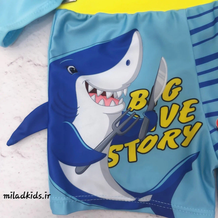 نمای نزدیک طرح کوسه مایو شنا پسرانه کلاه دار