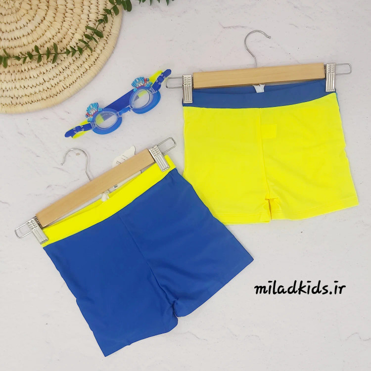 نمای پشت مایو شنا بچه گانه پسرانه طرح فانتزی رنگ آبی تیره و زرد