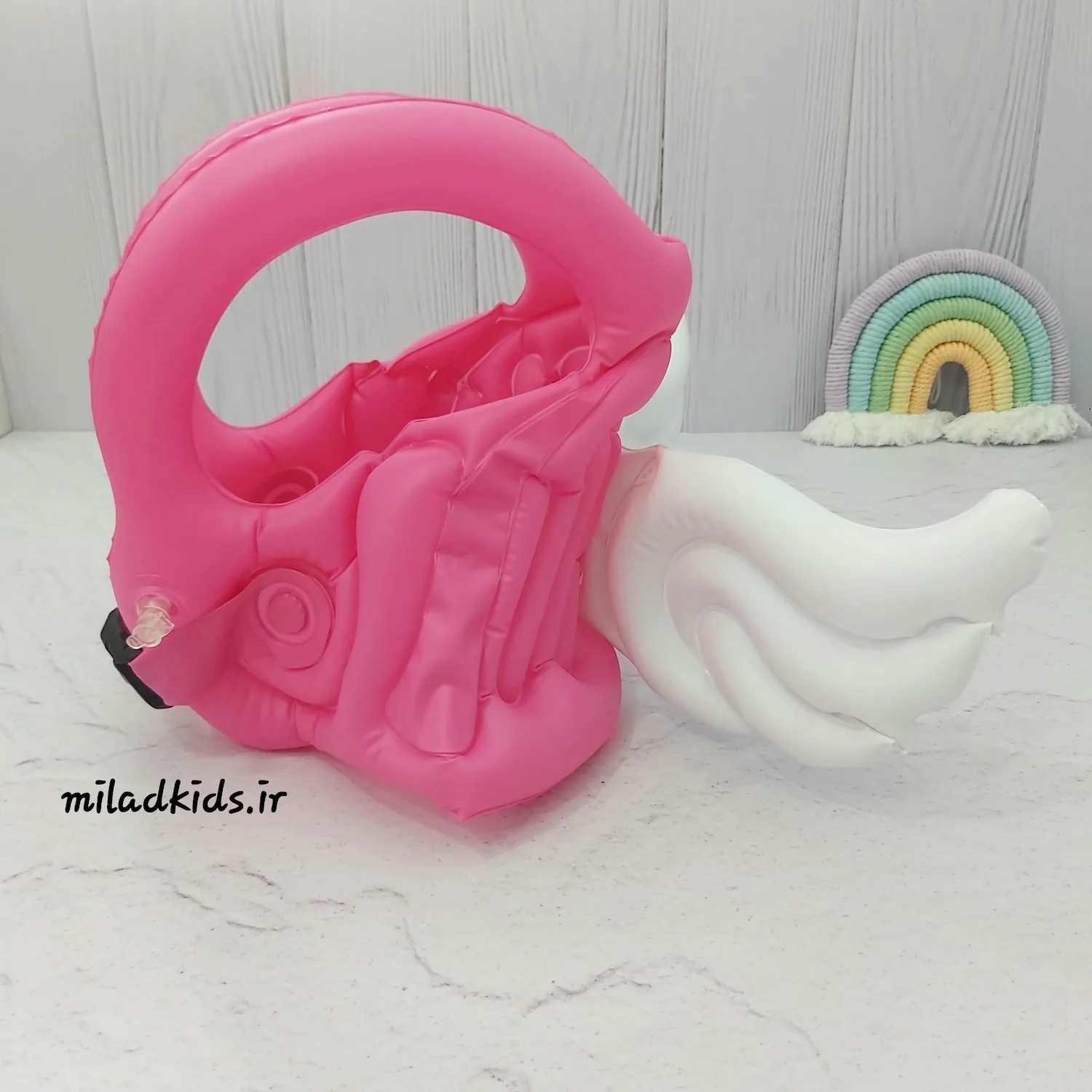 جلیقه شنا بادی بچه گانه مدل بال فرشته رنگ صورتی از نمای نیمرخ