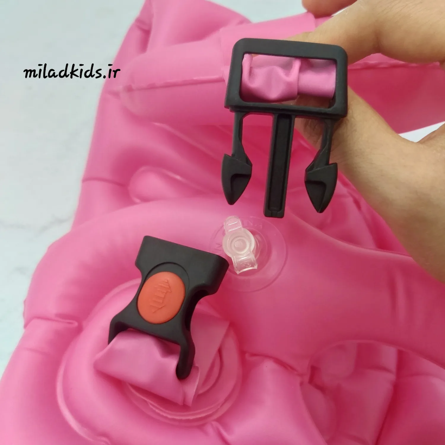 قفل سگکی ضامن دار جلیقه شنا بادی بچه گانه مدل بال فرشته رنگ صورتی به صورت باز