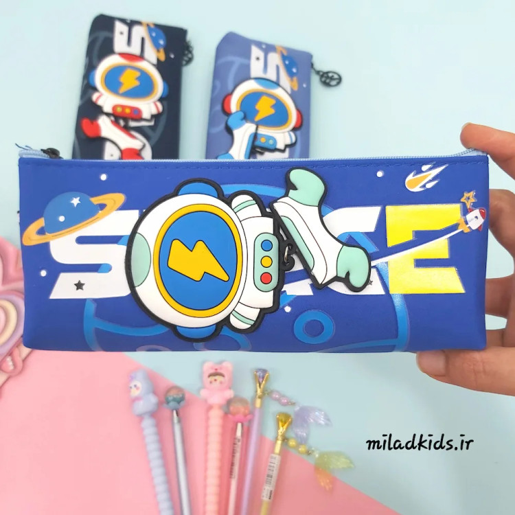 جامدادی تک زیپ پارچه ای مدل فضانورد رنگ آبی کاربنی