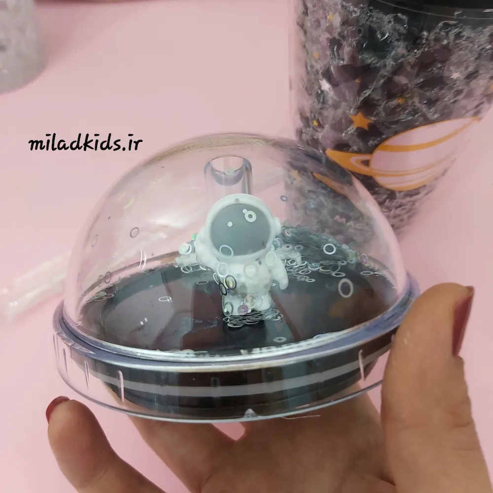 عروسک فضانورد سیلیکونی داخل درب ماگ اسموتی دو جداره ژل دار چراغ دار