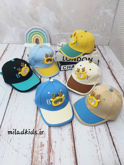 کلاه بیسبالی بچگانه مدل عروسک گوزنی متحرک رنگهای خردلی،آبی روشن،آبی تیره،مشکی،شیری و کرمی