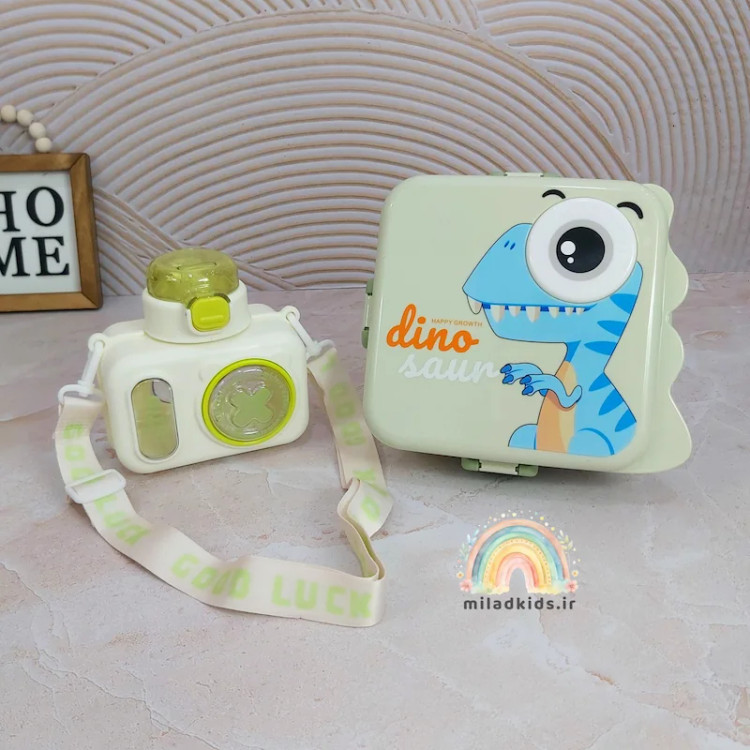 لانچ باکس چند قسمتی پلاستیکی کودک طرح دینو در کنار قمقمه دوربینی کودک