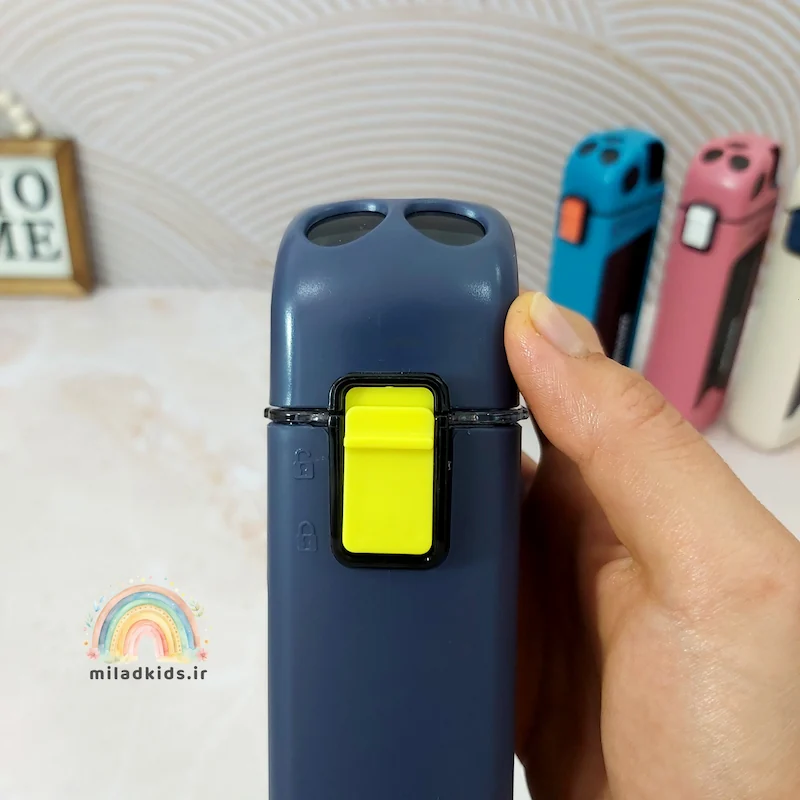 درب دکمه ای قفل دار قمقمه اب کتابی نی دار رنگ سورمه ای